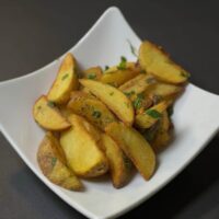 Картопля по-селянськи з часником/village-style potatoes with garlic
